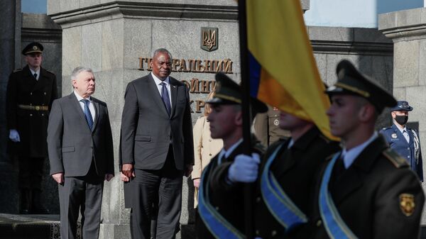 Ukrainas aizsardzības ministrs Andrejs Tarans un ASV aizsardzības ministrs Loids Ostins - Sputnik Latvija