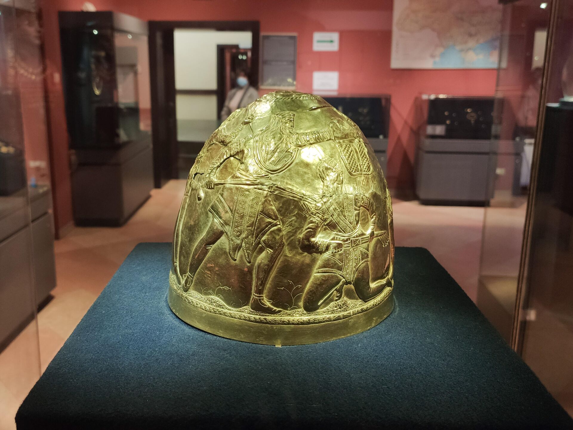 Скифский золотой шлем - экспонат, находившихся на выставке Скифское золото в Амстердаме и возвращенный на Украину - Sputnik Latvija, 1920, 28.10.2021