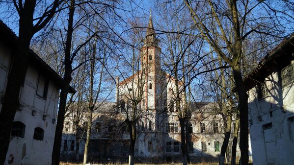 Заброшенная психиатрическая больница Алленберг находится в Знаменске в Калининградской области. Она работала с 1852 по 1940 год в Велау (как при немцах назывался город). Есть несколько версий того, что случилось с пациентами в 1940 году. - Sputnik Латвия