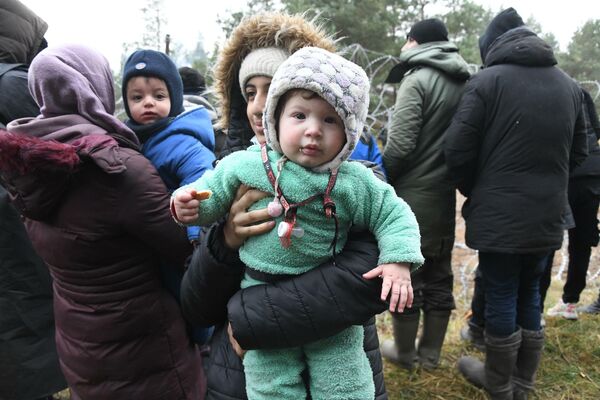 Дети-беженцы на белорусско-литовской границе - Sputnik Латвия