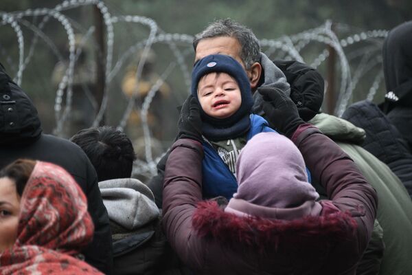Дети-беженцы на белорусско-литовской границе - Sputnik Латвия