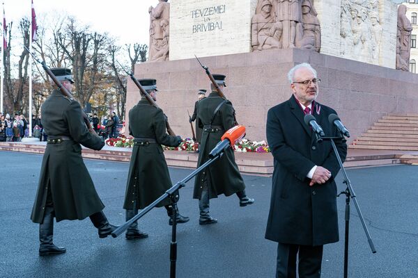 Президент Латвии Эгилс Левитс выступает с речью у памятника Свободы - Sputnik Латвия