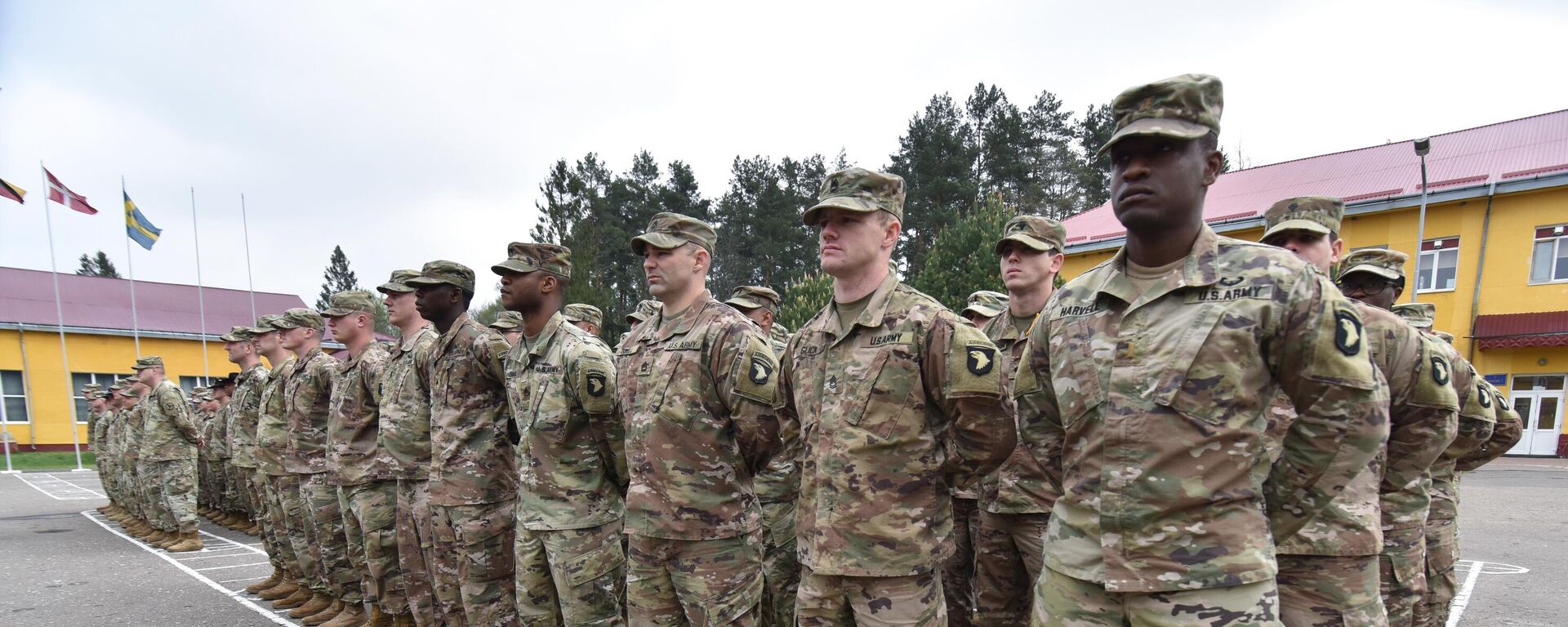 Американские военнослужащие во время ротации подразделений по подготовке военнослужащих Украины - Sputnik Латвия, 1920, 20.05.2026