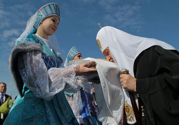 Патриарха Кирилла встречают хлебом и солью в Республике Коми - Sputnik Латвия