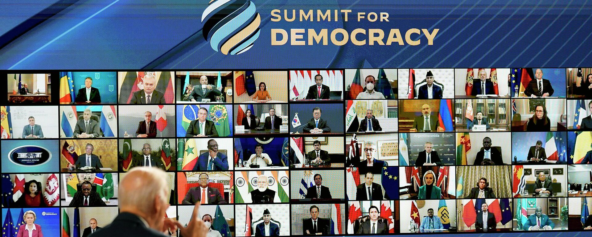 Президент США Джо Байден выступает на Саммите за демократию - Sputnik Латвия, 1920, 13.12.2021