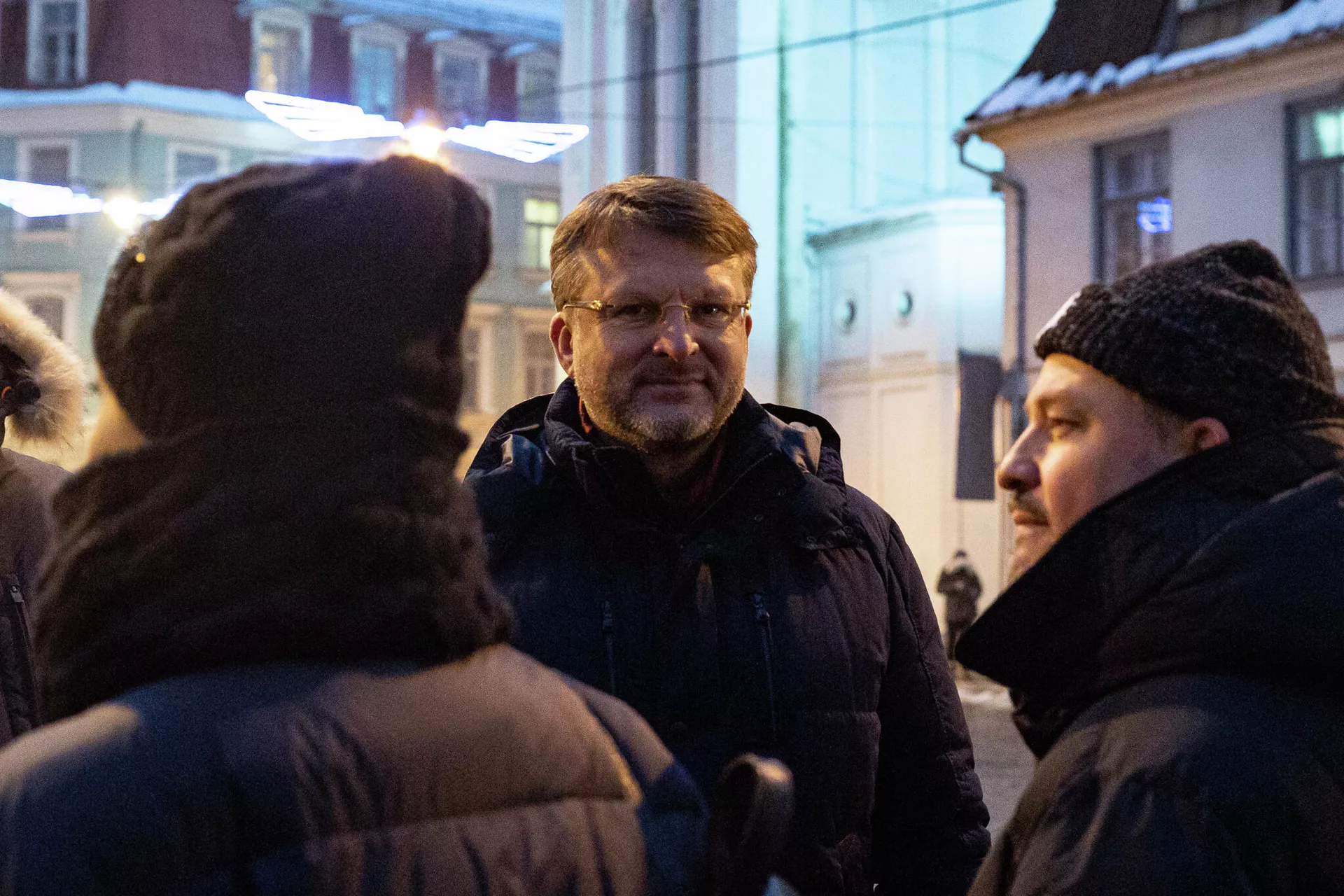 Латвийский политик Айнарс Шлесерс на акции протеста, организованной Алдисом Гобземсом, 13 декабря 2021 года Латвийский политик Айнарс Шлесерс на акции протеста, организованной Алдисом Гобземсом, 13 декабря 2021 года - Sputnik Латвия, 1920, 14.12.2021