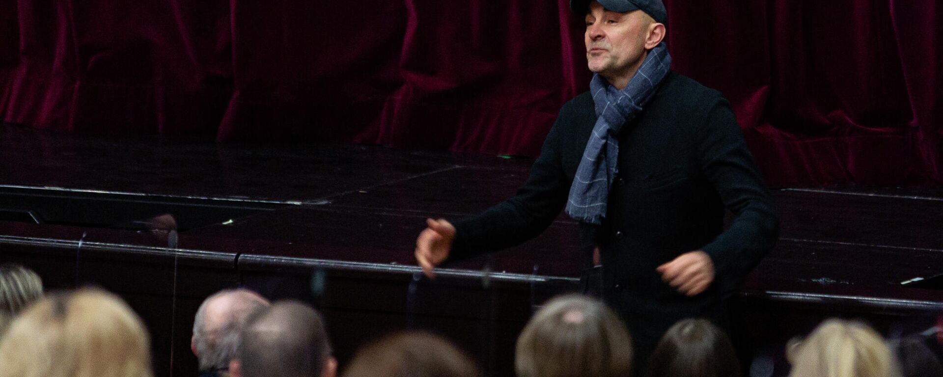 Режиссер и худрук Рижского русского театра им. М. Чехова Сергей Голомазов - Sputnik Латвия, 1920, 17.04.2026