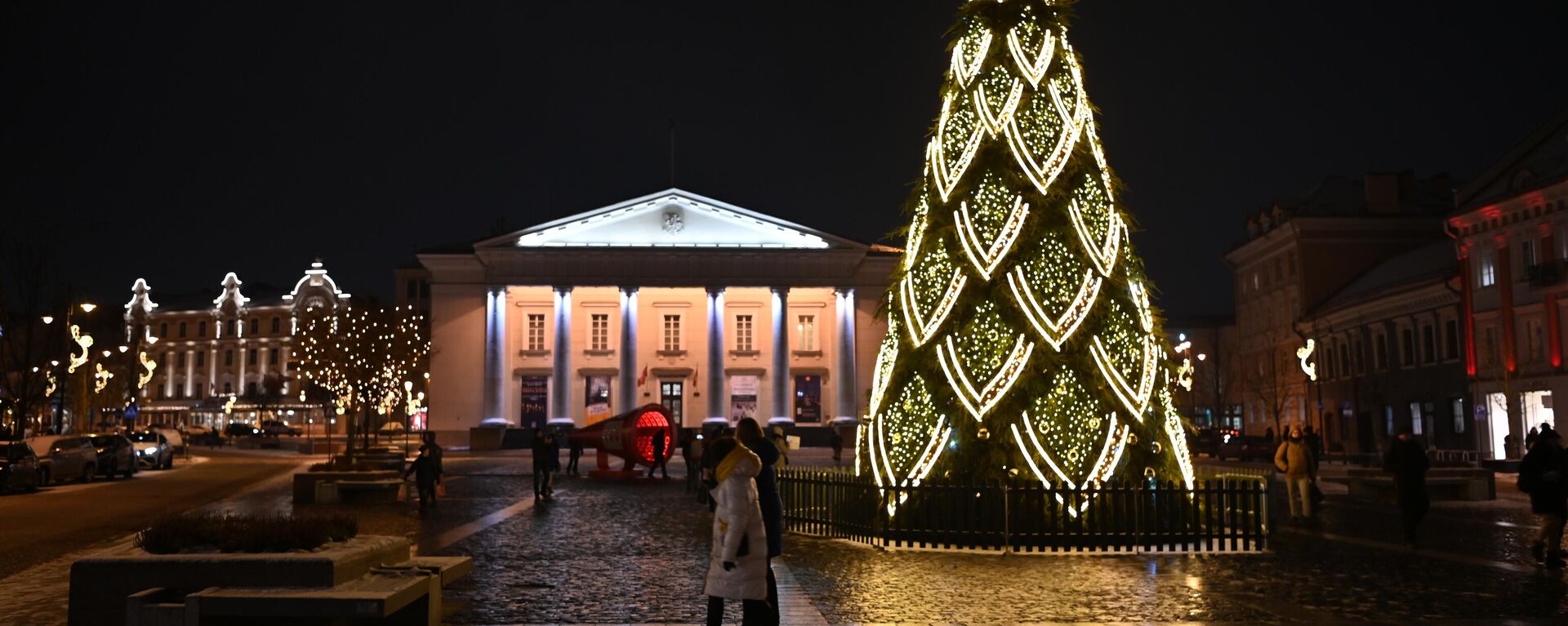 Рождественская елка на Ратушной площади в Вильнюсе - Sputnik Латвия, 1920, 12.12.2023