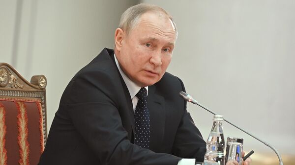 Президент РФ Владимир Путин на неформальном саммите глав государств СНГ - Sputnik Латвия