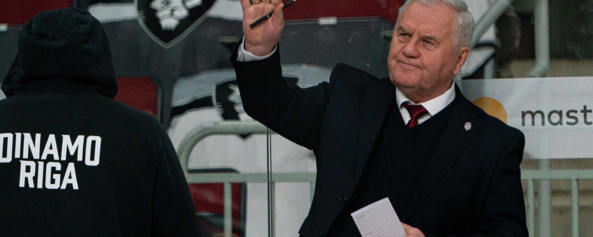 Владимир Крикунов на посту главного тренера хоккейного клуба Динамо (Рига)  - Sputnik Латвия, 1920, 20.03.2026
