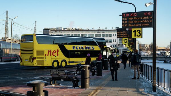 Междугородний автобус Ecolines на Рижском международном автовокзале - Sputnik Латвия