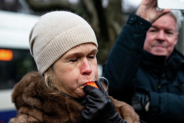 Во время выступления президента Эгилса Левитса и Яниса Борданса протестующие кричали и свистели. - Sputnik Латвия
