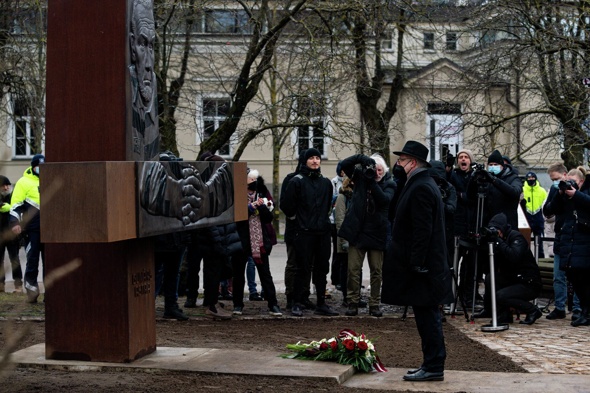 Эгилс Левитс возложил цветы к памятнику Гунару Астре - Sputnik Латвия, 1920, 20.01.2022