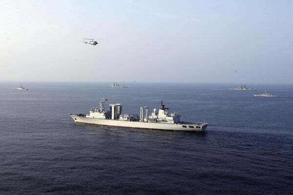 Военные корабли участвуют в совместных военно-морских учениях иранских, китайских и российских военно-морских сил в северной части Индийского океана. - Sputnik Латвия