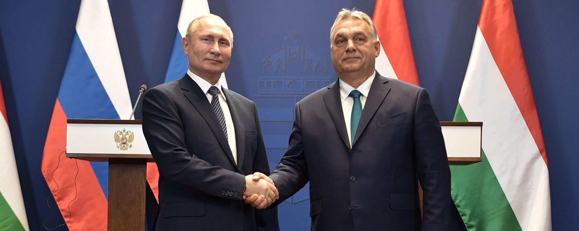 Президент РФ Владимир Путин и премьер-министр Венгрии Виктор Орбан - Sputnik Латвия, 1920, 01.02.2022