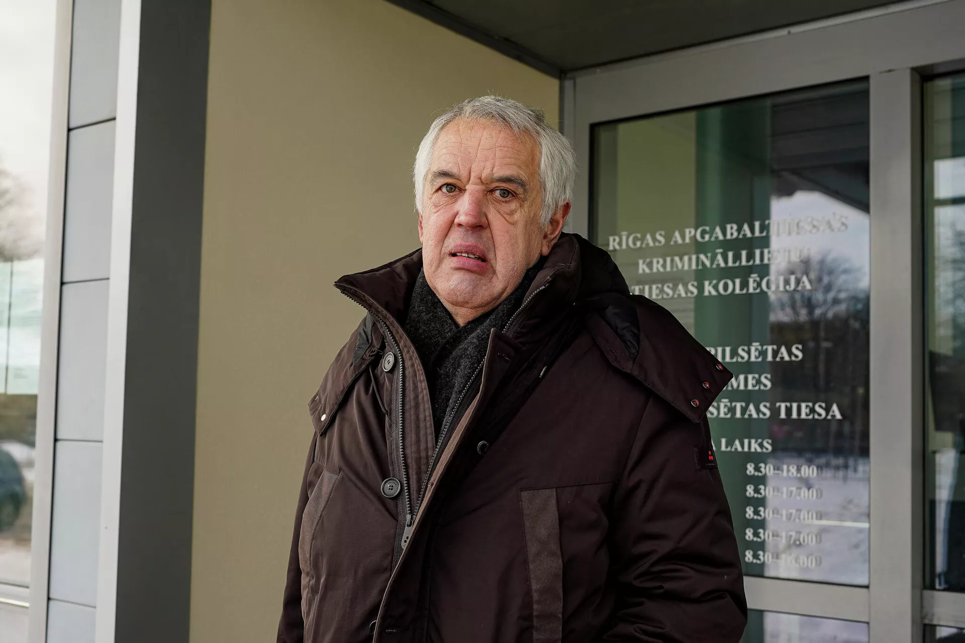 Латвийский правозащитник Александр Гапоненко у здания Видземского суда в Риге - Sputnik Латвия, 1920, 04.02.2022