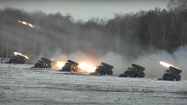 Карусель под Брестом: работают танки, авиация и артиллерия союзных сил - Sputnik Латвия