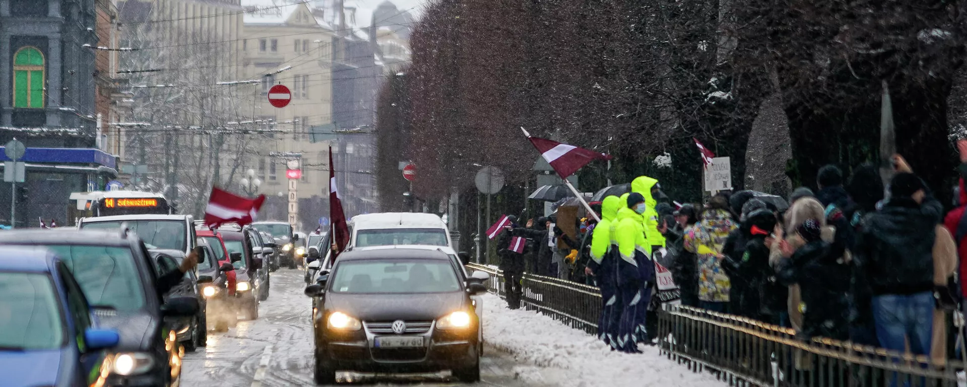 Акция протеста против антиковидных ограничений у здания кабинета министров в Риге - Sputnik Латвия, 1920, 07.02.2022