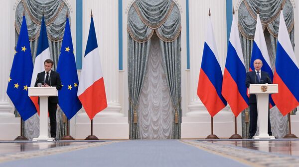 Президент РФ В. Путин провел переговоры с президентом Франции Э. Макроном - Sputnik Latvija