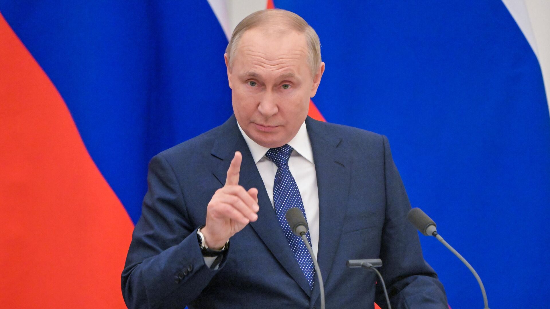 Президент РФ Владимир Путин на пресс-конференции после переговоров с президентом Франции Эммануэлем Макроном в Кремле, 8 февраля 2022 - Sputnik Латвия, 1920, 10.02.2022