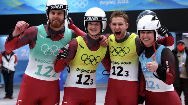 Латвийские саночники завоевали бронзу пекинской Олимпиады в эстафете - Sputnik Латвия