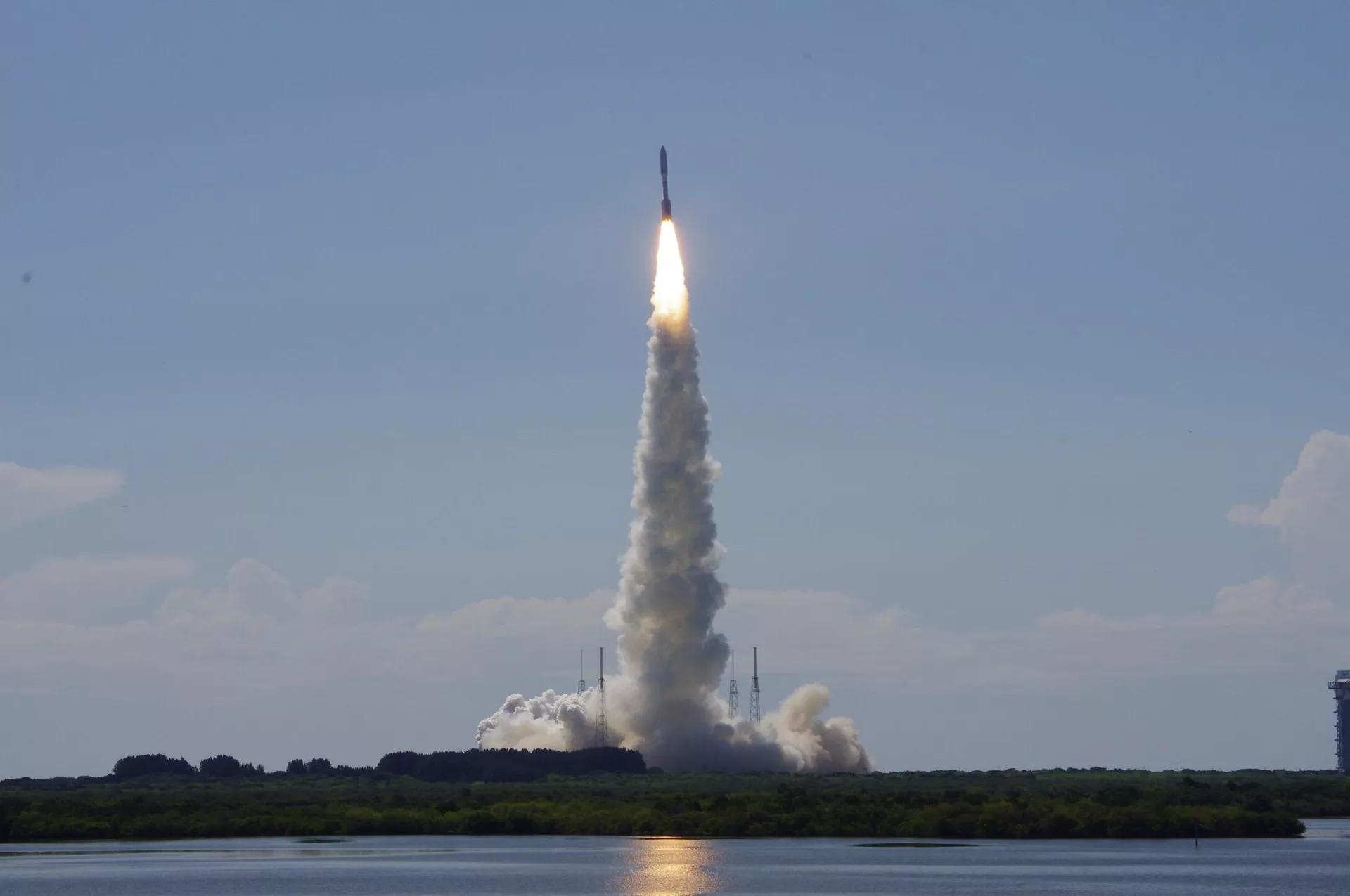 Запуск спутника связи MUOS-5 на ракете-носителе Atlas V. Июнь 2016 Запуск спутника связи MUOS-5 на ракете-носителе Atlas V. Июнь 2016 - Sputnik Latvija, 1920, 08.03.2022