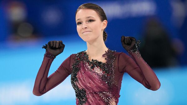 Российская фигуристка, участница команды ОКР Анна Щербакова на Олимпиаде в Пекине - Sputnik Латвия
