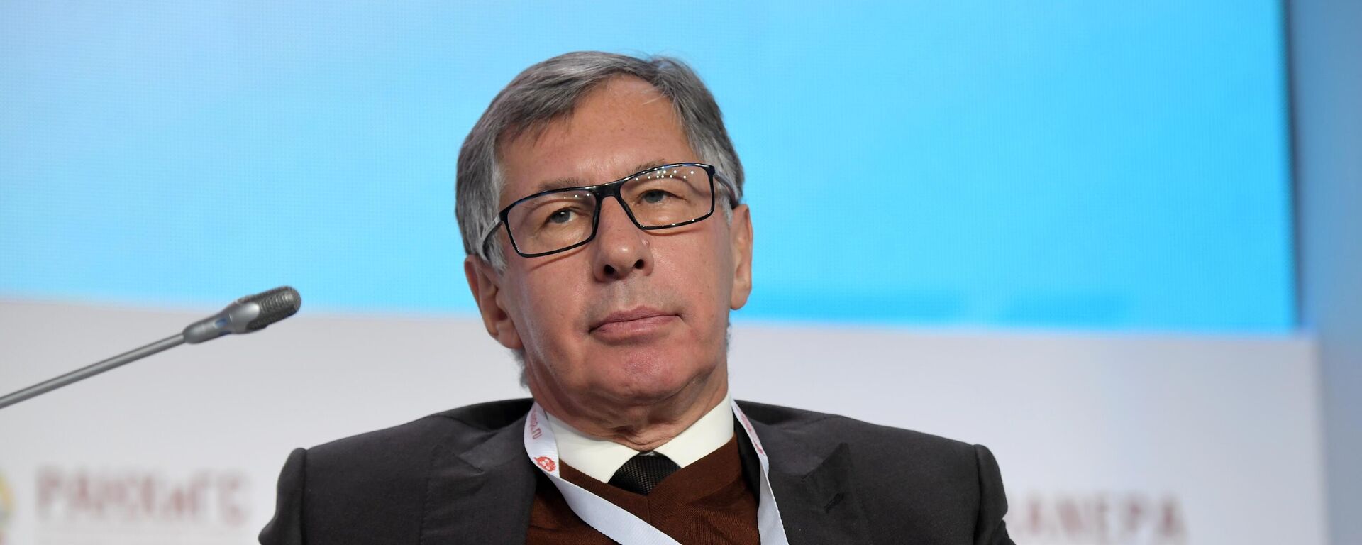 Председатель совета директоров АО АльфаСтрахование, председатель совета директоров АО Альфа-Банк, председатель совета директоров ABH Holdings S.A Пётр Авен на XI Гайдаровском форуме - Sputnik Латвия, 1920, 30.09.2025