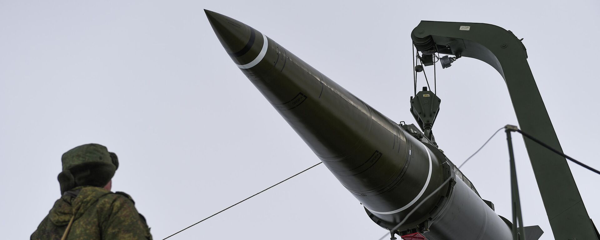Подготовка к боевому пуску баллистической ракеты ОТРК Искандер-М - Sputnik Латвия, 1920, 14.04.2022