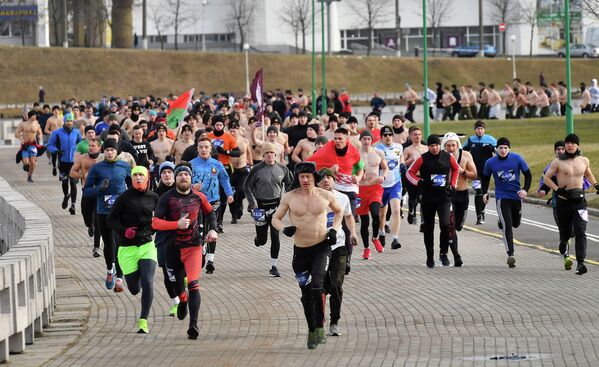 Забег Brutal Run в Минске 20 февраля 2022 года - Sputnik Latvija