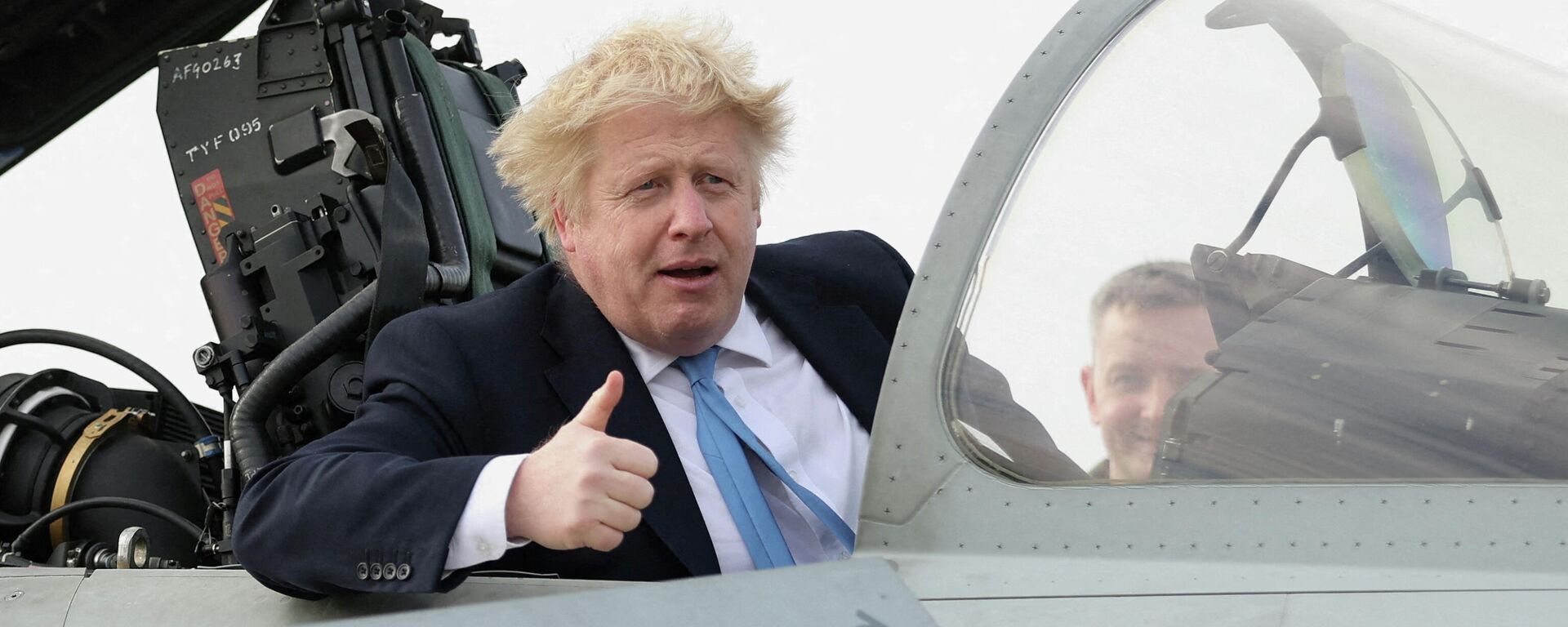 Британский премьер-министр Борис Джонсон побывал в расположении Королевских военно-воздушных сил - Sputnik Латвия, 1920, 21.02.2022