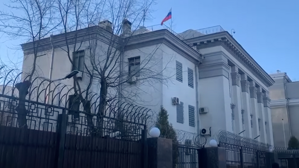 Россия эвакуирует посольство и консульства из Украины - видео - Sputnik Латвия