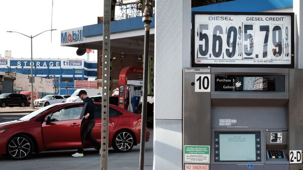Цены на бензин на заправочной станции в Бруклине - Sputnik Latvija