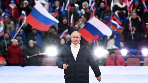 Президент РФ Владимир Путин выступает на митинге-концерте в Лужниках, посвященном воссоединению Крыма с Россией - Sputnik Latvija