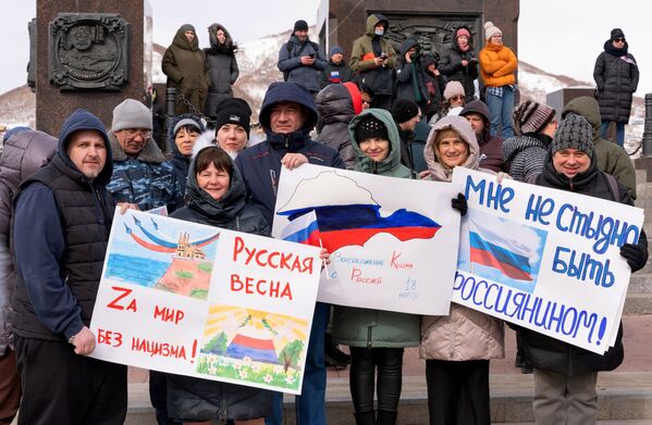 Atkalapvienošanas gadadienu svinīgi atzīmēja visā Krievijā - no Kaļiņingradas līdz Vladivostokai. - Sputnik Latvija
