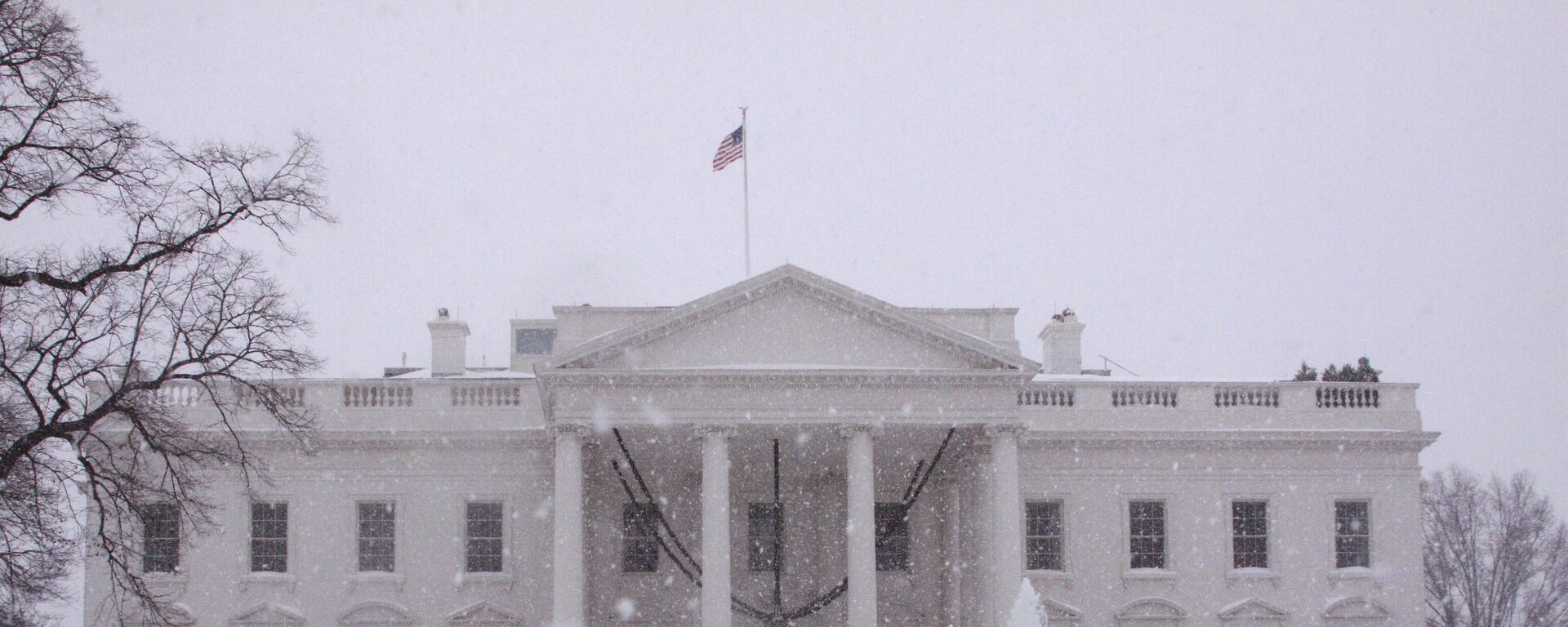 Здание Белого дома в Вашингтоне - резиденция президента США - Sputnik Латвия, 1920, 04.11.2022