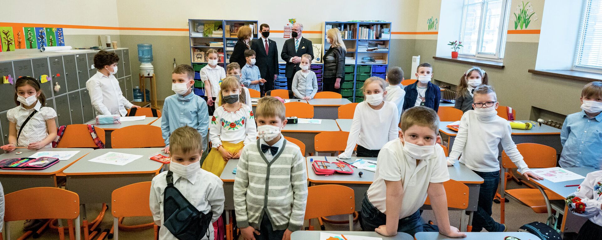 Президент Латвии Эгилс Левитс посетил Рижскую украинскую среднюю школу - Sputnik Латвия, 1920, 12.04.2022