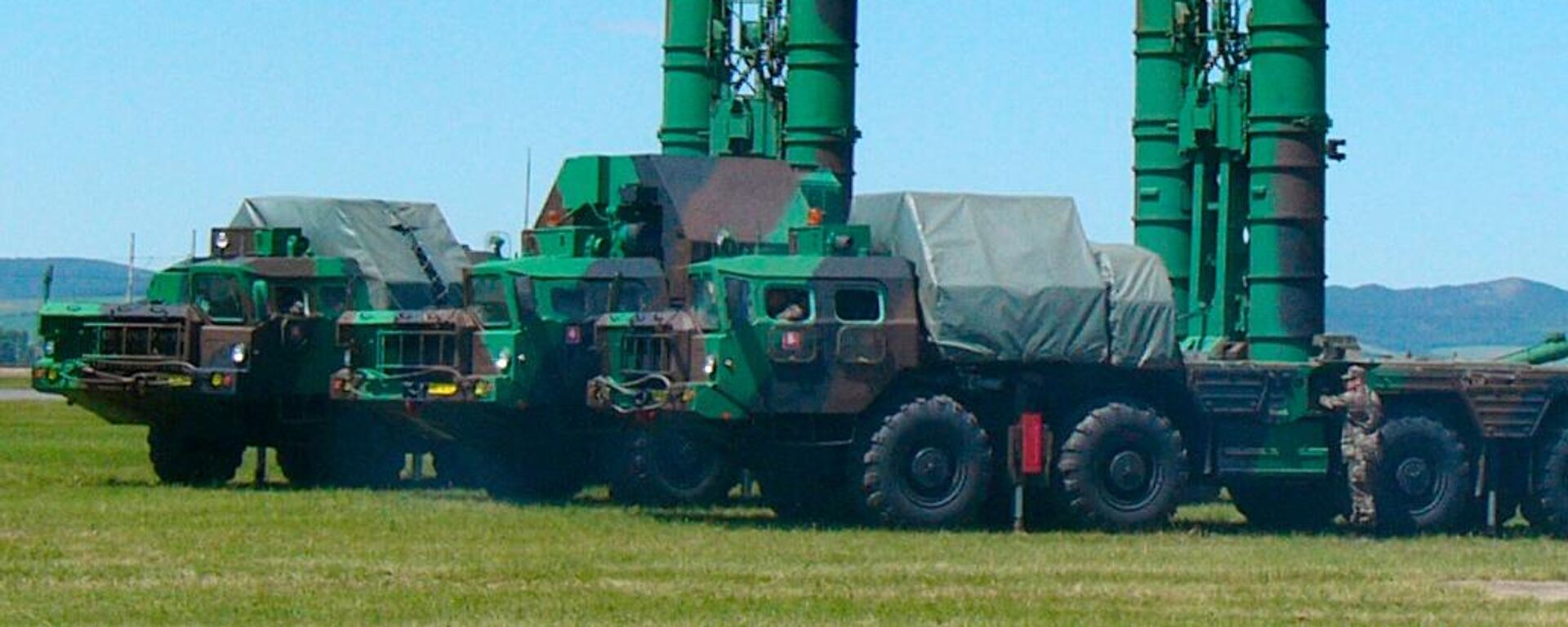 Зенитно-ракетные комплексы (ЗРК) C-300ПМУ, находившиеся на вооружении Минобороны Словакии, 13 июня 2009 года - Sputnik Латвия, 1920, 08.04.2022