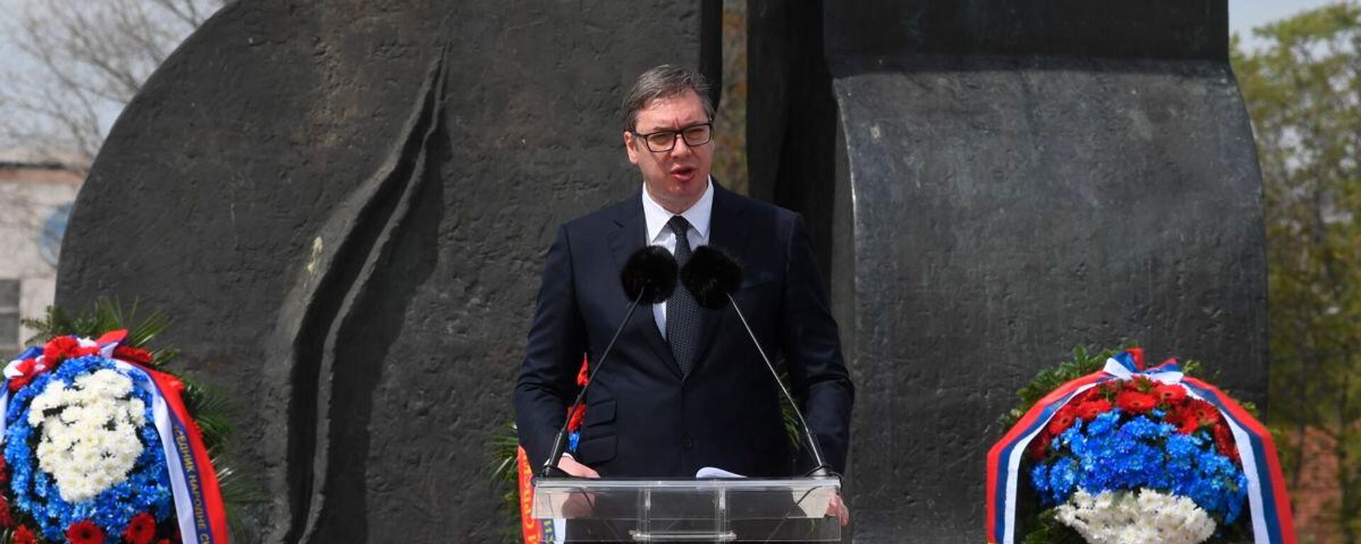 Президент Сербии Александр Вучич выступает на церемонии памяти жертв Холокоста - Sputnik Латвия, 1920, 17.05.2023