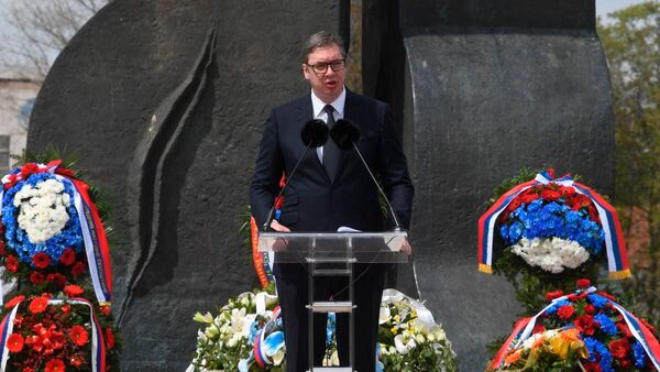 Президент Сербии Александр Вучич выступает на церемонии памяти жертв Холокоста - Sputnik Латвия