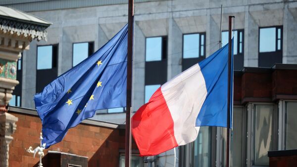 Флаги Франции и ЕС - Sputnik Латвия