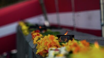 10 мая у мемориального комплекса "Памятник воинам Советской Армии - освободителям Советской Латвии и Риги от немецко-фашистских захватчиков" в Риге