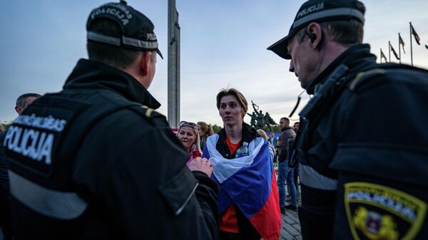 10 мая у мемориального комплекса Памятник воинам Советской Армии - освободителям Советской Латвии и Риги от немецко-фашистских захватчиков в Риге - Sputnik Латвия