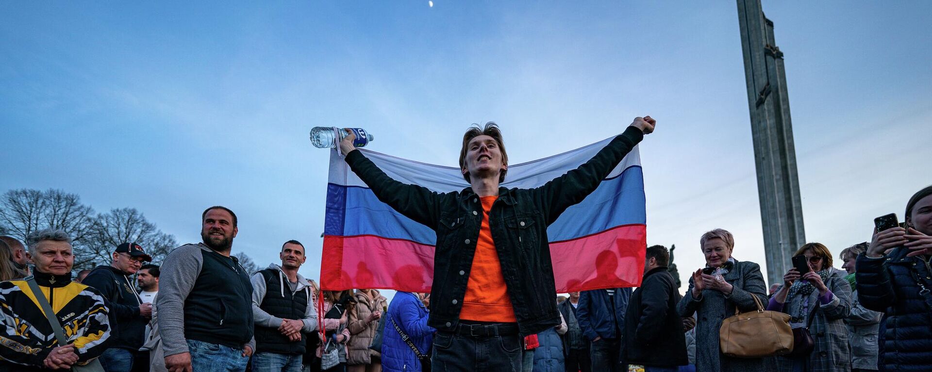 10 мая у мемориального комплекса Памятник воинам Советской армии - освободителям Советской Латвии и Риги от немецко-фашистских захватчиков в Риге - Sputnik Латвия, 1920, 27.04.2023