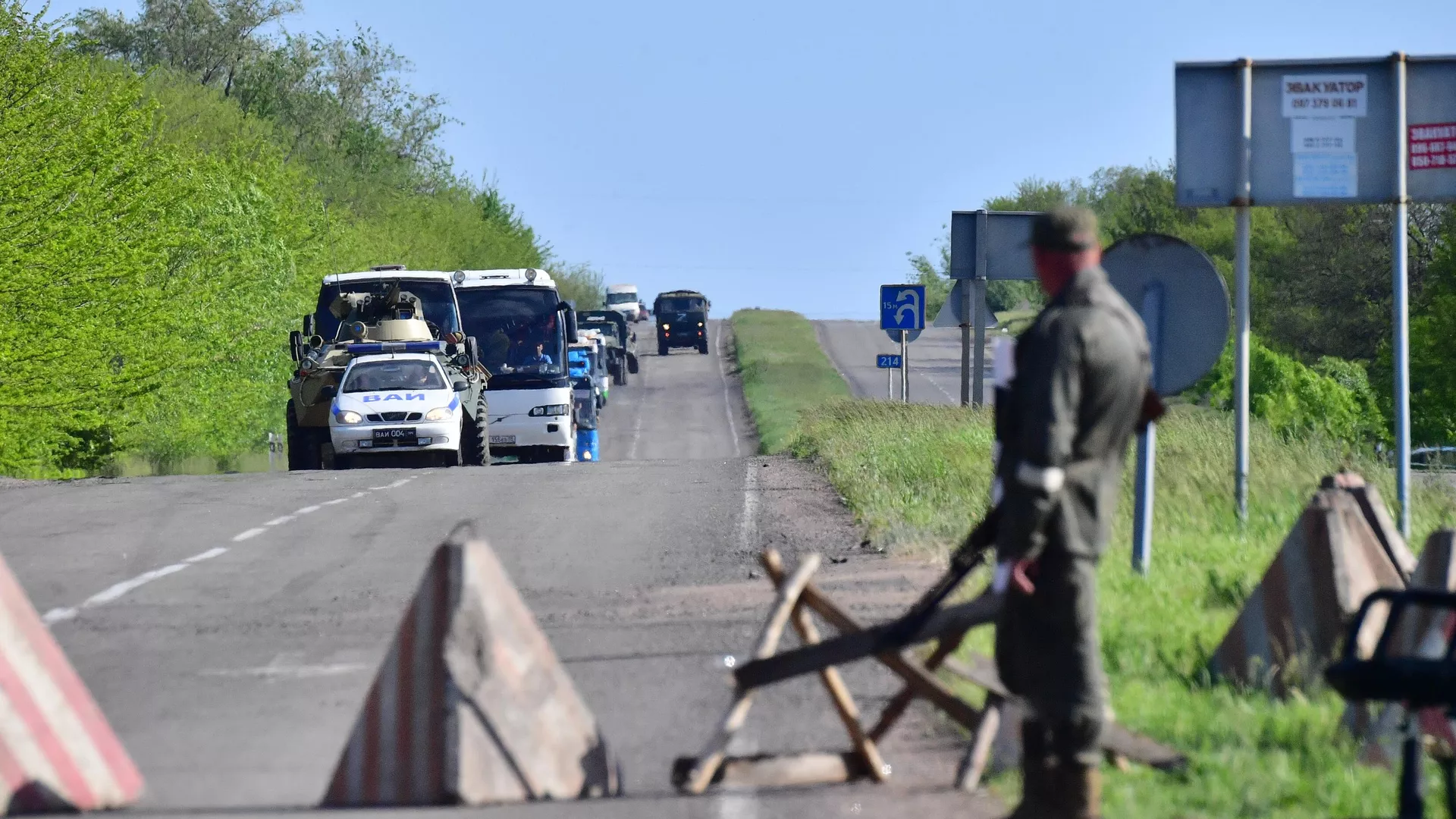 Вывоз сдавшихся в плен украинских военных и боевиков с Азовстали