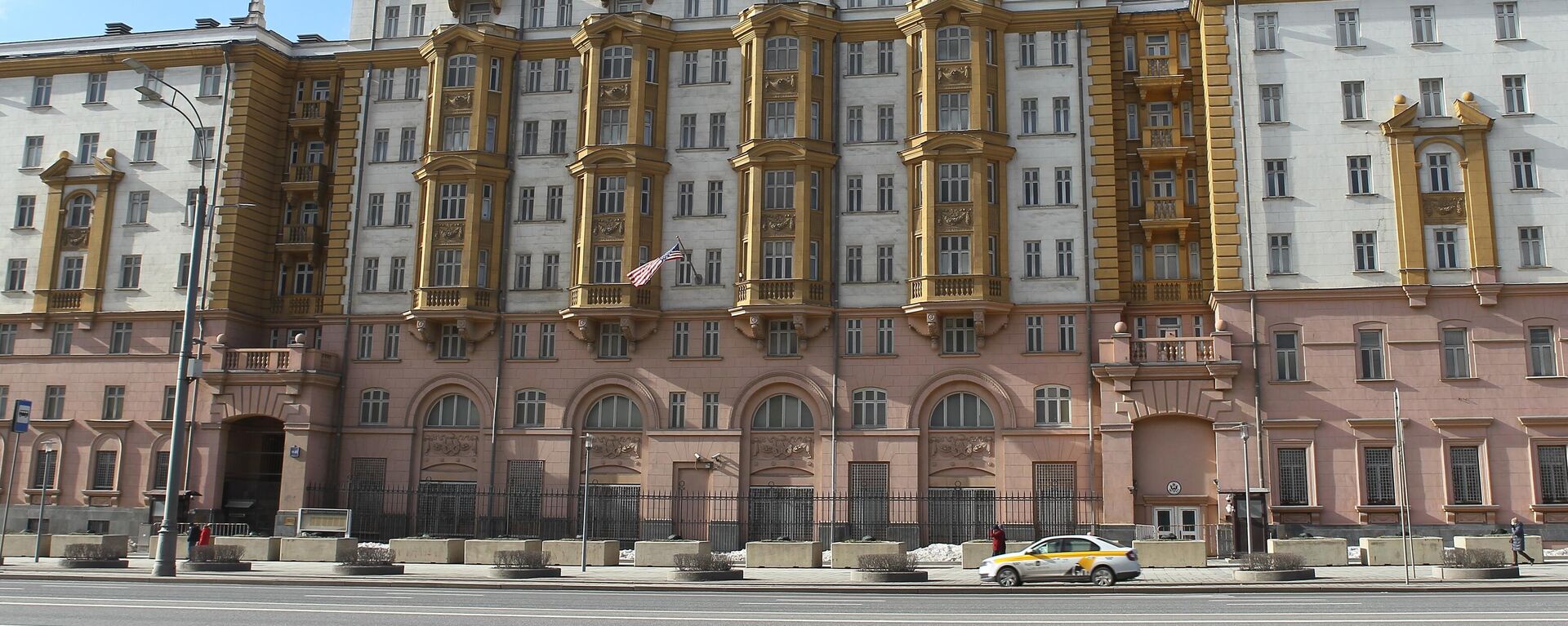 Здание посольства Соединенных Штатов Америки в РФ на Новинском бульваре в Москве - Sputnik Латвия, 1920, 18.05.2022