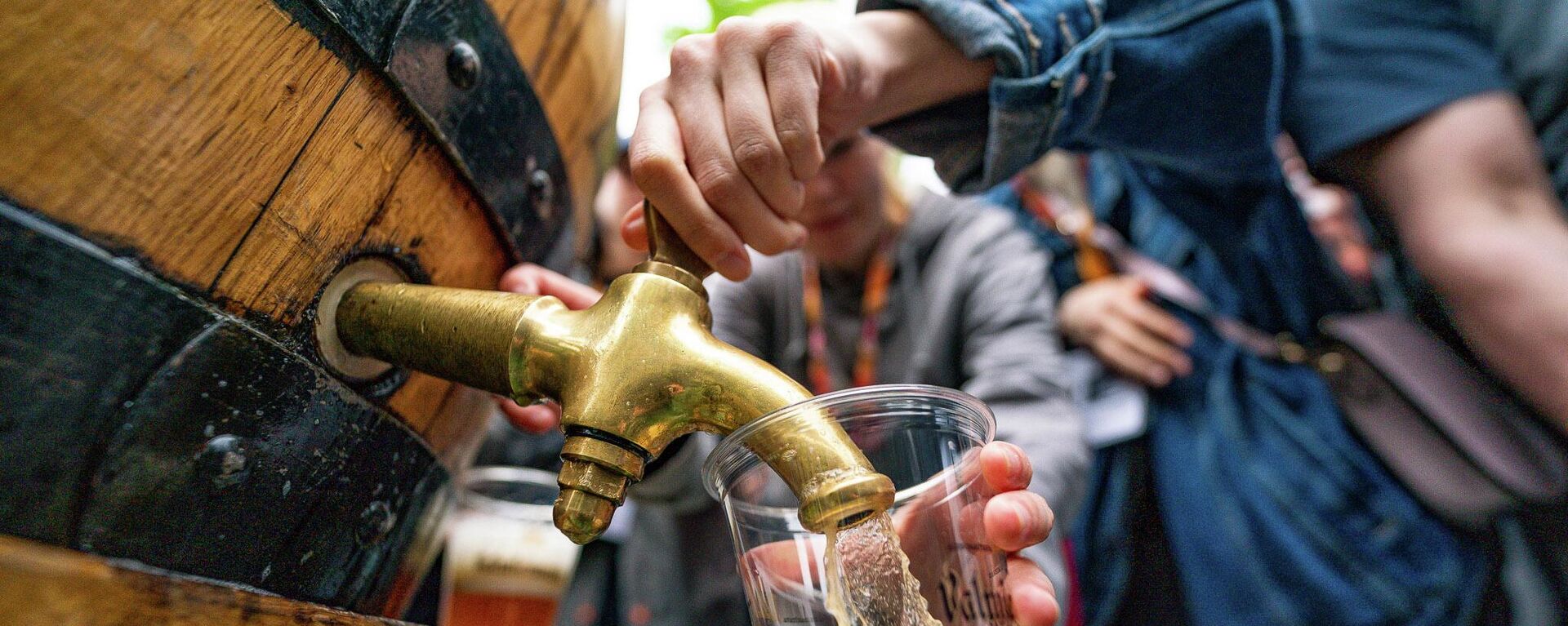 В Риге открылся юбилейный десятый пивной фестиваль Beerfest 2022 - Sputnik Латвия, 1920, 23.06.2024