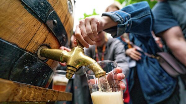 В Риге открылся юбилейный десятый пивной фестиваль Beerfest 2022 - Sputnik Латвия