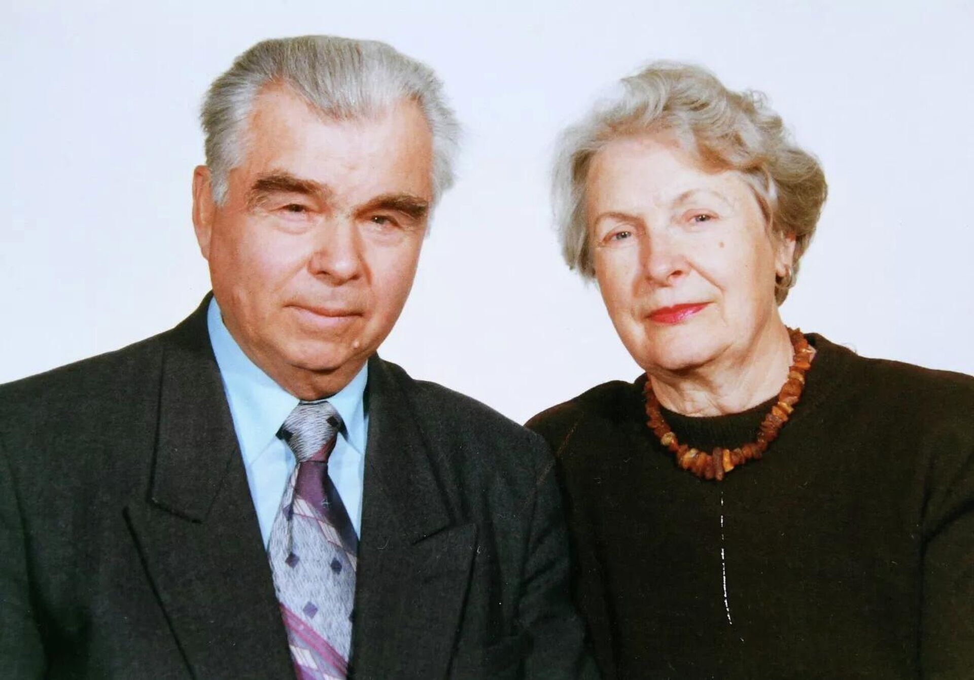 Родители - Аля Николаевна и Иван Иванович Зинченко в начале 80-х, как раз в то время, когда им пришлось бороться за сына - Sputnik Latvija, 1920, 28.05.2022
