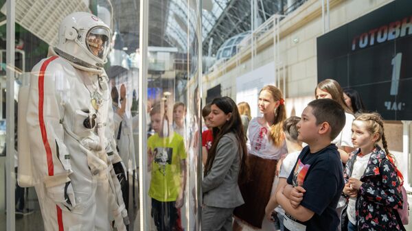 Дети из Мариуполя побывали в Музее космонавтики - Sputnik Латвия